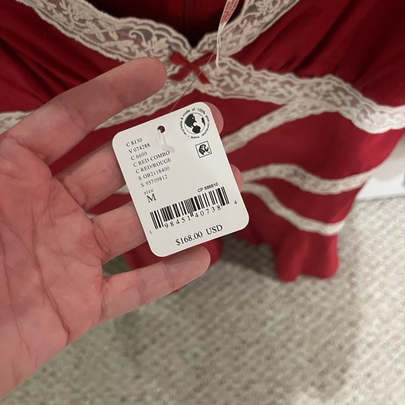 Elegant Red Women's Top with Lace Detailing - Picture 4 of 4